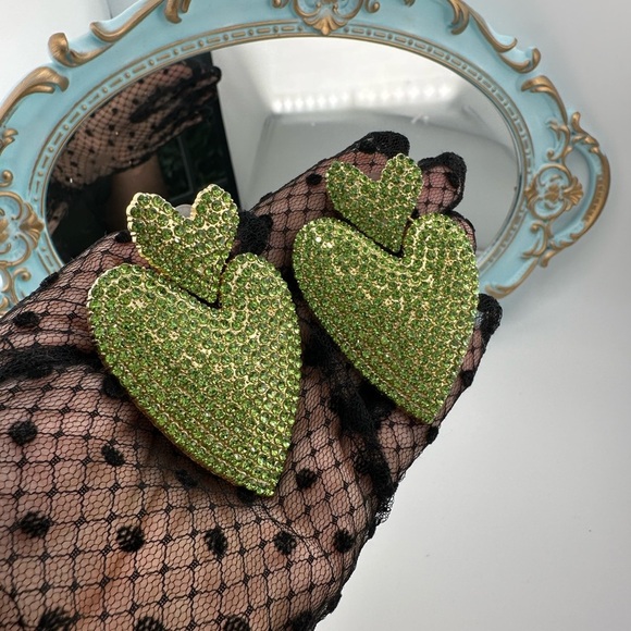 Anthropologie GREEN HEART CRYSTAL DROP EARRINGS - Picture 12 of 13